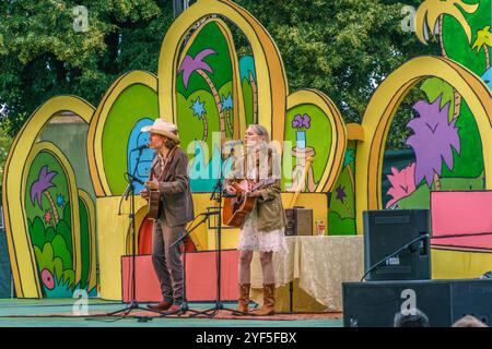 Portsmouth, NH, US-July 21, 2018: Gillian Welch and Dave Rawlings perform at an outdoor concert at the Prescott Park Arts Festival. Stock Photo