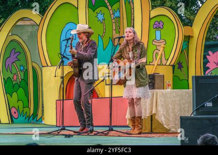 Portsmouth, NH, US-July 21, 2018: Gillian Welch and Dave Rawlings perform at an outdoor concert at the Prescott Park Arts Festival. Stock Photo