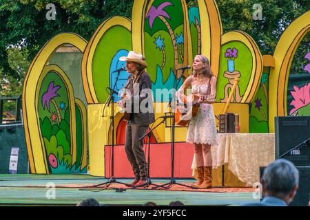 Portsmouth, NH, US-July 21, 2018: Gillian Welch and Dave Rawlings perform at an outdoor concert at the Prescott Park Arts Festival. Stock Photo