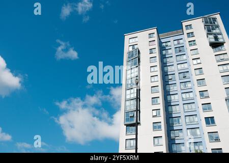 Newcastle UK: 8th June 2024: Flats residential tower blocks Elswick, Cruddas Park near scotswood on a sunny blue sky day Stock Photo