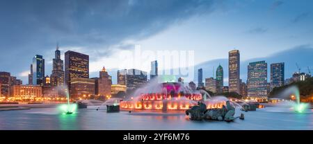 Chicago, Illinois, USA skyline from Buckingham Fountain at dusk. Stock Photo