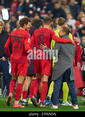 Leon GORETZKA, FCB 8 Thomas MUELLER, MÜLLER, FCB 25 with Horst Heldt Geschäftsführer Profifußball Männer des 1. FC Union Berlin   after the match  FC BAYERN MUENCHEN - 1.FC UNION BERLIN 3-0   on Nov 2, 2024 in Munich, Germany. Season 2024/2025, 1.Bundesliga, FCB,, München, matchday 9, 9.Spieltag Photographer: Peter Schatz   - DFL REGULATIONS PROHIBIT ANY USE OF PHOTOGRAPHS as IMAGE SEQUENCES and/or QUASI-VIDEO - Stock Photo