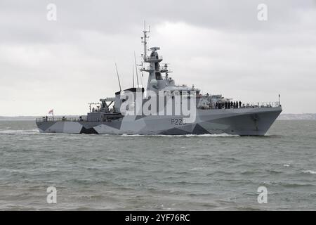 The Royal Navy offshore patrol vessel HMS MEDWAY arriving at the Naval Base Stock Photo