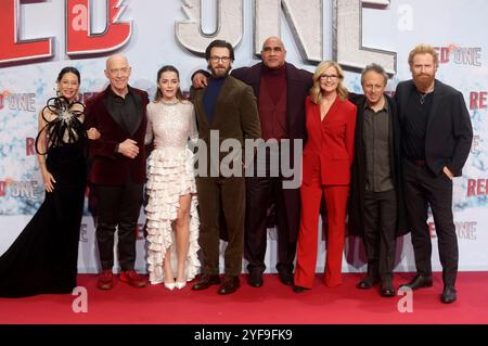 Lucy Liu, J.K. Simmons, Kiernan Shipka, Chris Evans, Dwayne Johnson, Bonnie Hunt, Jake Kasdan und Kristofer Hivju bei der Premiere des Kinofilms 'Red One' im UCI Luxe. Berlin, 03.11.2024 Stock Photo