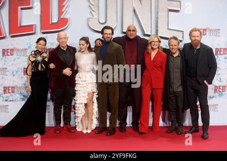 Lucy Liu, J.K. Simmons, Kiernan Shipka, Chris Evans, Dwayne Johnson, Bonnie Hunt, Jake Kasdan und Kristofer Hivju bei der Premiere des Kinofilms 'Red One' im UCI Luxe. Berlin, 03.11.2024 Stock Photo