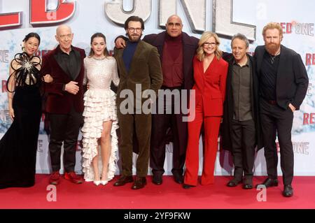 Lucy Liu, J.K. Simmons, Kiernan Shipka, Chris Evans, Dwayne Johnson, Bonnie Hunt, Jake Kasdan und Kristofer Hivju bei der Premiere des Kinofilms 'Red One' im UCI Luxe. Berlin, 03.11.2024 Stock Photo