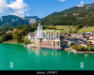 Idyllic View of St. Wolfgang Chapel and Village Waterfront. Explore the Serene Beauty of Wolfgangsee Lake in Austria Stock Photo