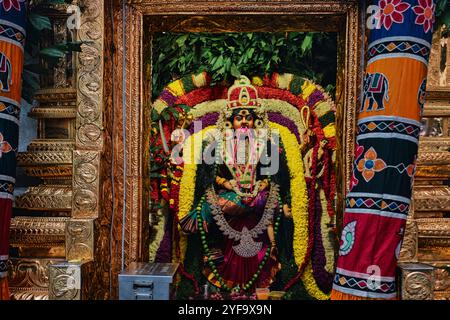 Singapore - August 16, 2024: People praying inside Sri Veeramakaliamman Temple in Little India, one of the oldest temple of Singapore Stock Photo