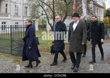 Potsdam, Germany. 04th Nov, 2024. Brandenburg BSW state chairman Robert Crumbach (2nd from right) joins representatives of his party for initial coalition negotiations at the Regine-Hildebrandt-Haus, the headquarters of the Brandenburg SPD. There he meets with representatives of the SPD for initial talks. Credit: Michael Bahlo/dpa/Alamy Live News Stock Photo