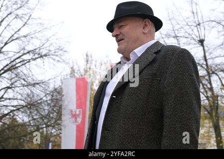 Potsdam, Germany. 04th Nov, 2024. Robert Crumbach, regional head of the BSW Brandenburg, goes to the Regine-Hildebrandt-Haus, the headquarters of the SPD Brandenburg. He meets there for initial coalition negotiations with the SPD. Credit: Michael Bahlo/dpa/Alamy Live News Stock Photo