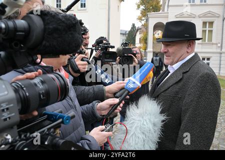 Potsdam, Germany. 04th Nov, 2024. Robert Crumbach, regional head of BSW Brandenburg, gives an interview on his way to the Regine-Hildebrandt-Haus, the headquarters of the Brandenburg SPD. He is meeting there for initial coalition negotiations with the SPD. Credit: Michael Bahlo/dpa/Alamy Live News Stock Photo