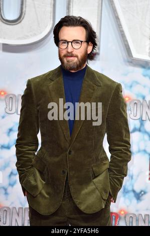 Chris Evans bei der Weltpremiere des Kinofilms Red One - Alarmstufe Weihnachten im UCI Luxe East Side Gallery. Berlin, 03.11.2024 *** Chris Evans at the world premiere of the movie Red One Alarmstufe Weihnachten at the UCI Luxe East Side Gallery Berlin, 03 11 2024 Foto:xN.xKubelkax/xFuturexImagex red 4344 Stock Photo