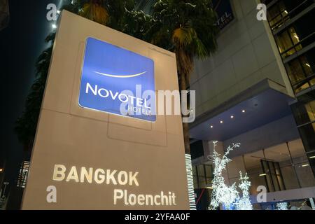 BANGKOK, THAILAND - DECEMBER 09, 2023: close up shot of Novotel Bangkok Ploenchit Sukhumvit signage at nighttime. Stock Photo