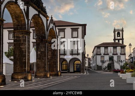 The historic centre of Ponta Delgada, with its charming cobbled streets, 17th and 18th-century architecture, and iconic Portas da Cidade (city gates). Stock Photo