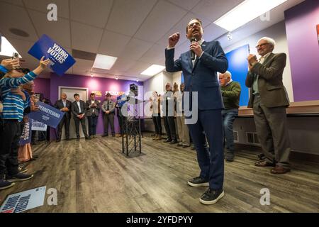 Harrisburg, Pennsylvania, USA, 4 November, 2024. Pennsylvania Gov. Josh Shapiro speaks to Harris Walz supporters at a Democratic rally at the Service Employees International Union hall in Harrisburg as the last hours before 2024 national voting tick down. At his left, actors Martin Sheen and Sam Waterston. John Lazenby/Alamy Live News Stock Photo