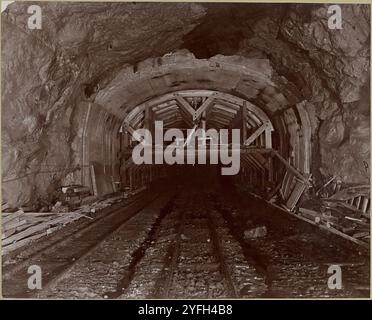 Tunnel digging machinery, New York Subway Construction 1903.  Archive Photographic views of the construction of the New York City subway system circa 1900s, source New York Public Library Stock Photo