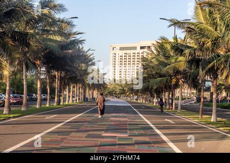 JEDDAH, SAUDI ARABIA - NOVEMBER 16, 2021: View of corniche promenade in Jeddah, Saudi Arabia Stock Photo