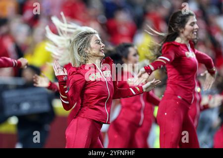 Kansas City, MO, USA. 4th Nov, 2024. Kansas City Chiefs cheerleaders perform during a game against the Tampa Bay Buccaneers at GEHA Field at Arrowhead Stadium in Kansas City, MO. David Smith/CSM/Alamy Live News Stock Photo