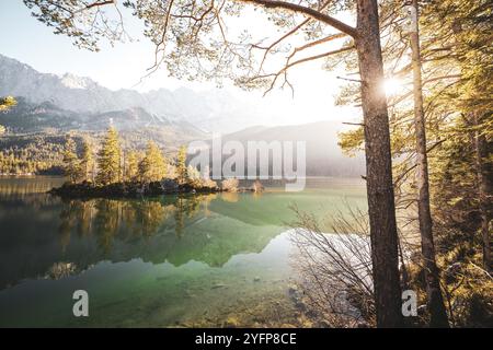 An den Ufern des Eibsees, der aufgrund seiner Lage unterhalb der Zugspitze und des klaren, grün getönten Wassers als einer der schönsten Seen der bayrischen Alpen gilt. Im Herbst zu Sonnenaufgang am 31.10.2024. // On the banks of the Eibsee, which is considered one of the most beautiful lakes in the Bavarian Alps due to its location below the Zugspitze and the clear, green-tinted water. In autumn at sunrise on October 31st, 2024. - 20241031 PD14462 Credit: APA-PictureDesk/Alamy Live News Stock Photo