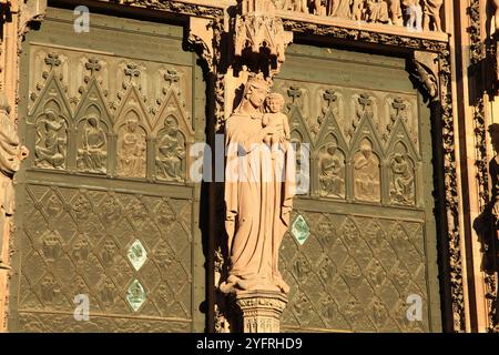 Virgin Mary and Child Jesus statue at Strasbourg Catherdral, Notre-Dame Cathédrale de Strasbourg, France, 2024 Stock Photo