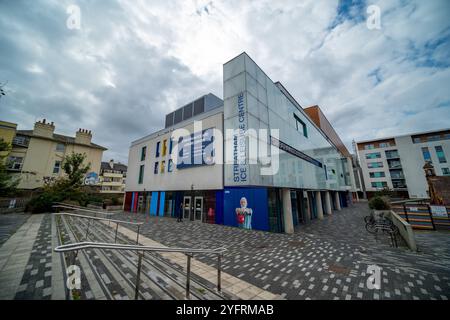 streatham-ice-rink-and-leisure-centre-london-stock-photo-alamy