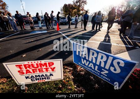 Harrisburg, Pennsylvania, 5 November, 2024, Election Day.  A long line of voters waits to vote Tuesday morning, 2024 Election Day,  at the Harrisburg First Assembly of God polling place in Harrisburg, Pa.. John Lazenby/Alamy Live News Stock Photo