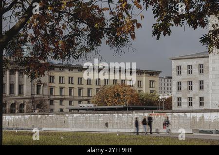 Ueberreste der Berliner Mauer an der Niederkirchnerstrasse, aufgenommen in Berlin, 05.11.2024. In dieser Woche jaehrt sich der Fall der Berliner Mauer Stock Photo