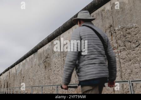 Ueberreste der Berliner Mauer an der Niederkirchnerstrasse, aufgenommen in Berlin, 05.11.2024. In dieser Woche jaehrt sich der Fall der Berliner Mauer Stock Photo