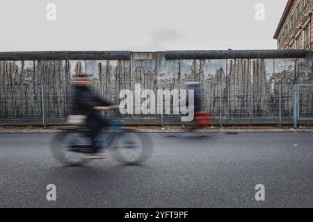 Ueberreste der Berliner Mauer an der Niederkirchnerstrasse, aufgenommen in Berlin, 05.11.2024. In dieser Woche jaehrt sich der Fall der Berliner Mauer Stock Photo