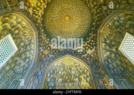 Tuman oko Mausoleum in Shakhi Zinda Memorial complex of Islamic Architecture, founded XI - XII centuries, Samarkand. Shah-i-Zinda is a necropolis in t Stock Photo