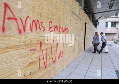 Washington, USA. 05th Nov, 2024. Downtown DC businesses board up windows during Presidential Election, today on November 05, 2024 at 19th Street in Washington DC, USA. (Lenin Nolly/Sipa USA) Credit: Sipa USA/Alamy Live News Stock Photo