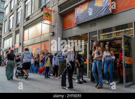 Procrastinators line up outside a Spirit Halloween store in Chelsea in New York on Thursday, October 31, 2024.  (© Richard B. Levine) Stock Photo