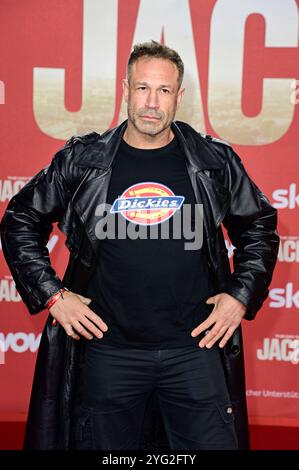 Evil Jared Hasselhoff bei der Premiere der Sky Original Serie The Day of the Jackal im Zoo Palast. Berlin, 05.11.2024 *** Evil Jared Hasselhoff at the premiere of the Sky Original series The Day of the Jackal at Zoo Palast Berlin, 05 11 2024 Foto:xF.xKernx/xFuturexImagex jackal berlin 4094 Stock Photo