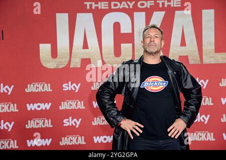 Evil Jared Hasselhoff bei der Premiere der Sky Original Serie The Day of the Jackal im Zoo Palast. Berlin, 05.11.2024 *** Evil Jared Hasselhoff at the premiere of the Sky Original series The Day of the Jackal at Zoo Palast Berlin, 05 11 2024 Foto:xF.xKernx/xFuturexImagex jackal berlin 4095 Stock Photo