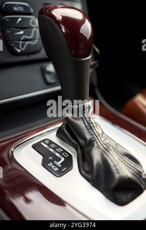 Automatic transmission shift selector lever. Close up manual shift of modern car gear shifter. 4x4 gear shift. SUV Modern Car vehicle detailing select Stock Photo
