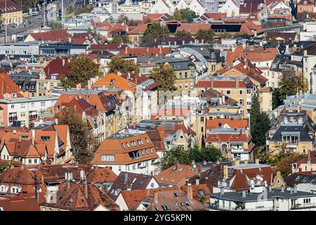 Stadtansicht Stuttgart. Über den Dächern von Stuttgart-Süd. // 04.10.2024: Stuttgart, Baden-Württemberg, Deutschland *** City view Stuttgart Above the rooftops of Stuttgart South 04 10 2024 Stuttgart, Baden Württemberg, Germany Stock Photo