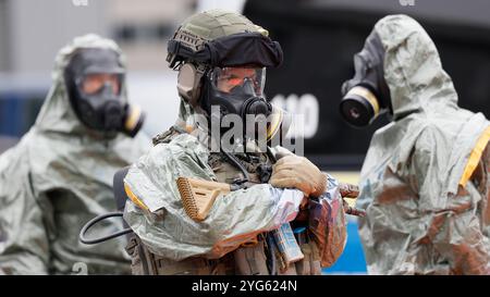 Polizisten Spezialeinsatzkommandos SEK, 06.11.2024, MainTEX 2024  Antiterroruebung von Polizei und Bundeswehr, GER, Wuerzburg. *** Police special task force SEK , 06 11 2024, MainTEX 2024 - Antiterrorist exercise of police and Bundeswehr, GER, Wuerzburg Copyright: HMBxMedia/xHeikoxBecker Stock Photo