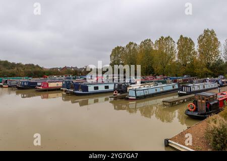 Canal Boats moored at Fenny Marina on the South Oxford Canal at Fenny Compton, Southam, Warwickshire, UK. Stock Photo