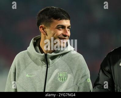 Belgrade, Serbia. 6th Nov, 2024. Pedri of Barcelona inspects the pitch before the UEFA Champions League 2024/25 League Phase MD4 match between FK Crvena Zvezda and FC Barcelona at the Rajko Mitic Stadium on November 06, 2024. Credit: Dimitrije Vasiljevic/Alamy Live News Stock Photo