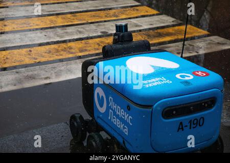 Yandex Delivery Robot On A Street In Moscow Russia Stock Photo Alamy yandex-delivery-robot-on-a-street-in-moscow-russia-stock-photo-alamy
