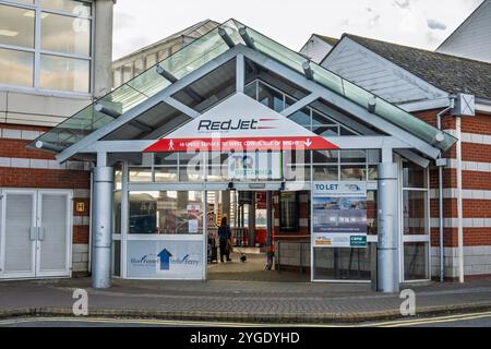 Red Jet Fast Passenger Ferry Terminal In Southampton England Operating A Passenger Service To The Isle Of Wight Stock Photo