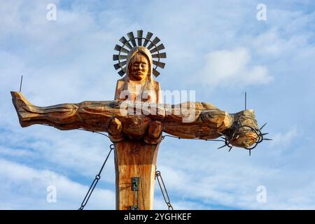 Steinernes Meer, summit Schönfeldspitze in mountain range Steinernes Meer, summit cross showing Virgin Mary cradling the dead body of Jesus (a wooden Pieta ) in Pinzgau, Salzburg, Austria Stock Photo