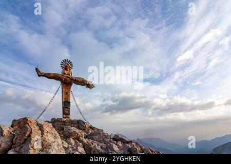 Steinernes Meer, summit Schönfeldspitze in mountain range Steinernes Meer, summit cross showing Virgin Mary cradling the dead body of Jesus (a wooden Pieta ) in Pinzgau, Salzburg, Austria Stock Photo