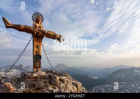 Steinernes Meer, summit Schönfeldspitze in mountain range Steinernes Meer, summit cross showing Virgin Mary cradling the dead body of Jesus (a wooden Pieta ) in Pinzgau, Salzburg, Austria Stock Photo