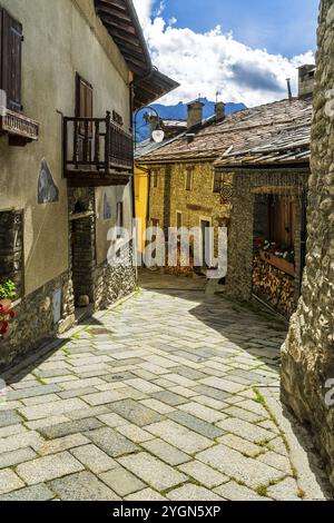 Road to border pass Great Sankt Bernhard (Col du Grand Saint-Bernard), mountain village of Bourg de Saint Remy, valley Aostatal, Region Vallee d'Aost Stock Photo