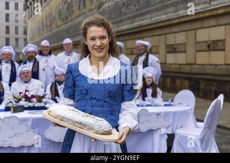 To mark the official start of the stollen season, the Dresden stollen girl Lorna Prenzel and the Dresden stollen bakers brought a large table to the F Stock Photo