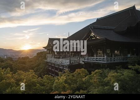 The sun sets behind the 400-year-old main hall of the Kiyomizu-dera temple in Kyoto. The complex is a UNESCO World Heritage Site and one of the most p Stock Photo