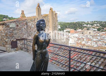 Tossa de Mar - 1 Sept, 2024: Bronze statue of Ava Gardner overlooking Tossa de Mar, Costa Brava Stock Photo