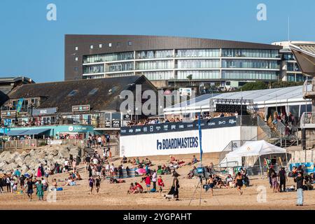 Crowd enjoys a sunny day at Fistral Beach in Newquay during the Boardmasters 2024 festival. Cornwall, UK Stock Photo