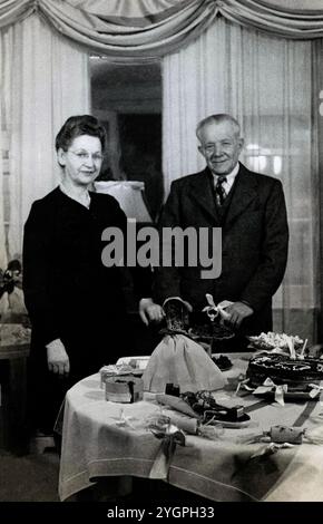 Vintage photograph of an older couple celebrating their anniversary, 1950, New York, USA. Austrian-Hungarian immigrants. Stock Photo